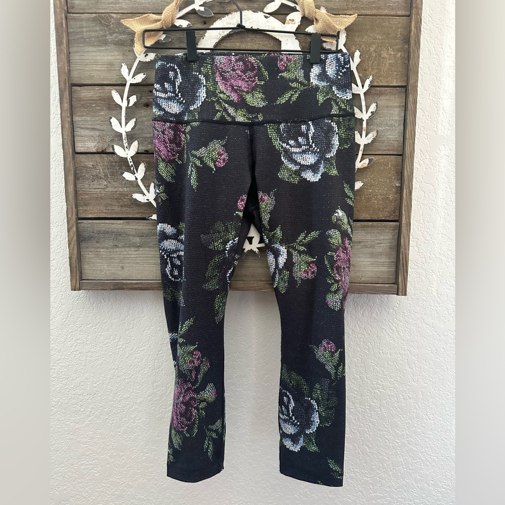 lululemon Wunder under Leggings with Garden party Floral Design ladies size 10